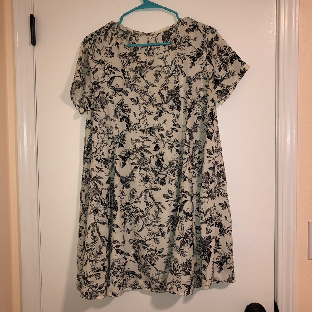 Lush black and white floral shift